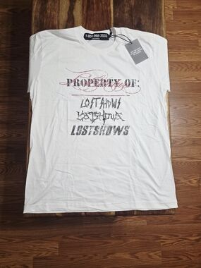 LOSTSHDWS Men's White Distressed Graphic Tee. Size X-Large
